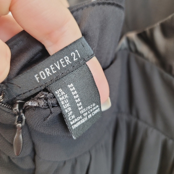 💕 Forever 21 Black Maxi Dress with Faux Leader M - Picture 7 of 15